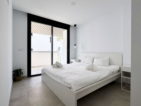 Middle Floor Apartment in Torremolinos, Costa del Sol – 2 beds – 719000 € - photo 18 of 54