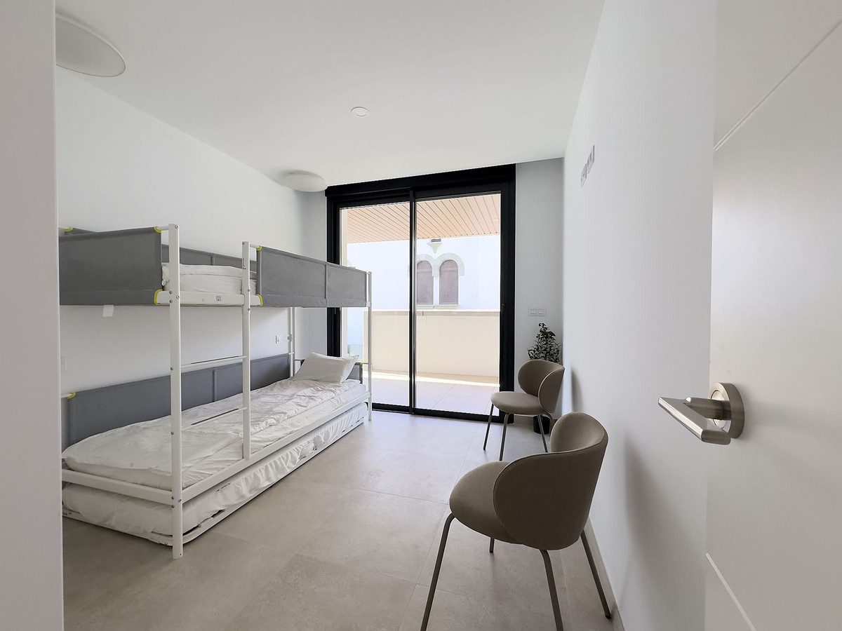 Middle Floor Apartment in Torremolinos, Costa del Sol – 2 beds – 719000 € - photo 24 of 54