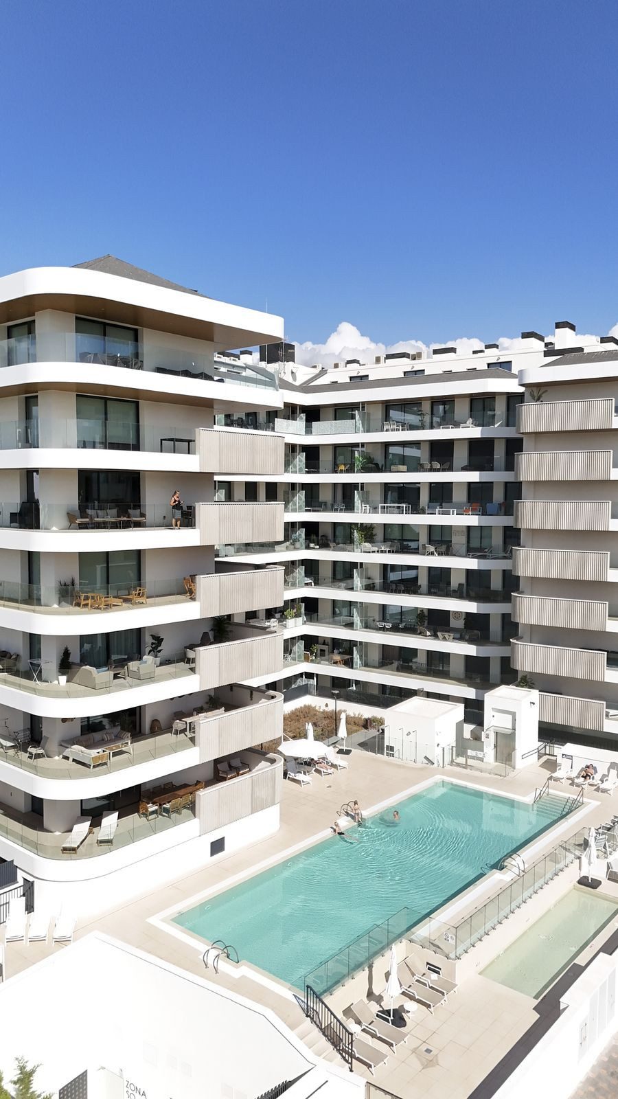 Middle Floor Apartment in Torremolinos, Costa del Sol – 2 beds – 719000 € - photo 28 of 54