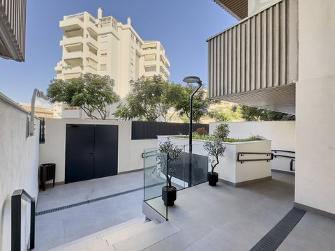 Middle Floor Apartment in Torremolinos, Costa del Sol – 2 beds – 719000 € - photo 37 of 54