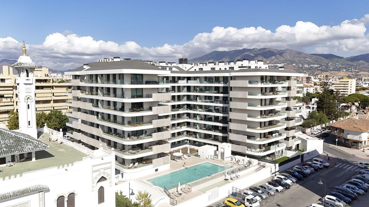 Middle Floor Apartment in Torremolinos, Costa del Sol – 2 beds – 719000 € - photo 49 of 54