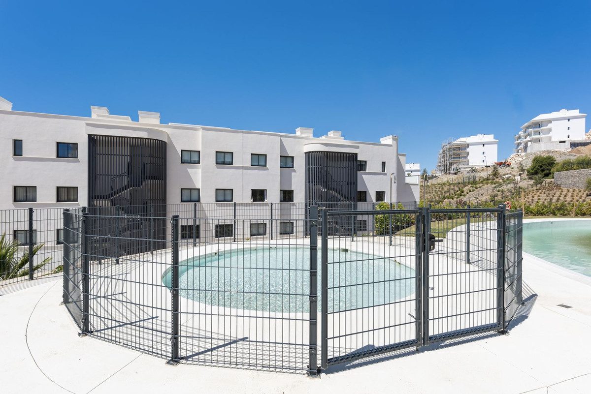Ground Floor Apartment in Fuengirola, Costa del Sol – 2 beds – 599000 € - photo 13 of 31