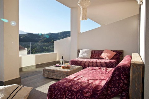 Middle Floor Apartment in Estepona, Costa del Sol – 2 beds – 385000 € - photo 4 of 20