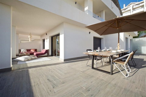 Middle Floor Apartment in Estepona, Costa del Sol – 2 beds – 385000 € - photo 5 of 20