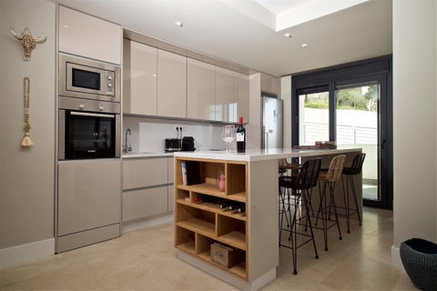 Middle Floor Apartment in Estepona, Costa del Sol – 2 beds – 385000 € - photo 8 of 20