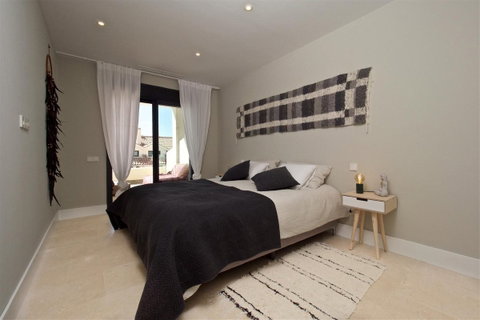 Middle Floor Apartment in Estepona, Costa del Sol – 2 beds – 385000 € - photo 11 of 20