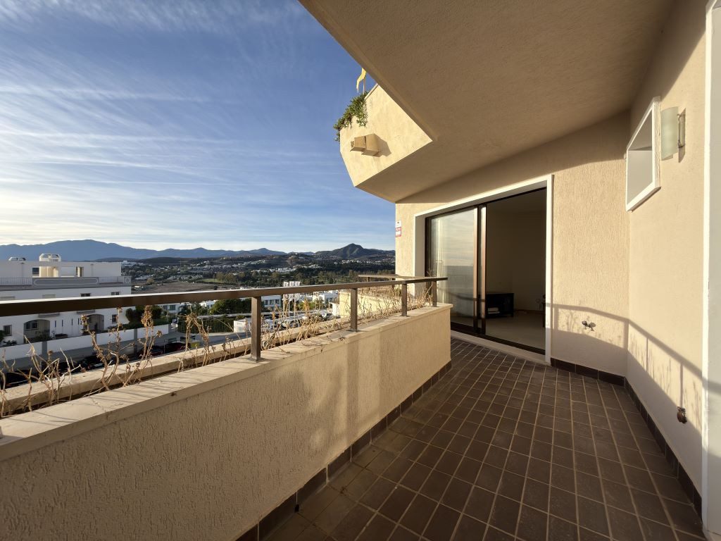 Middle Floor Apartment in Estepona, Costa del Sol – 2 beds – 289000 € - photo 1 of 36