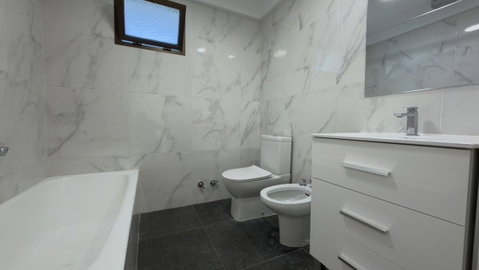 Middle Floor Apartment in Estepona, Costa del Sol – 2 beds – 289000 € - photo 6 of 36