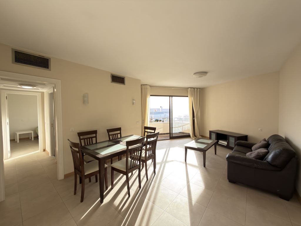 Middle Floor Apartment in Estepona, Costa del Sol – 2 beds – 289000 € - photo 15 of 36