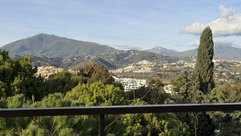 Middle Floor Apartment in Estepona, Costa del Sol – 2 beds – 289000 € - photo 23 of 36