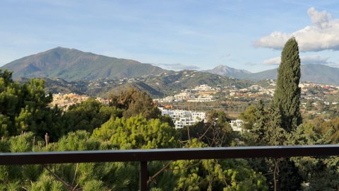 Middle Floor Apartment in Estepona, Costa del Sol – 2 beds – 289000 € - photo 24 of 36
