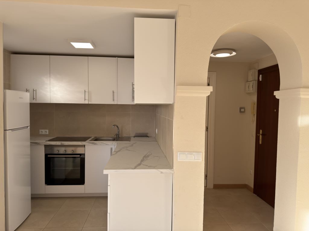 Middle Floor Apartment in Estepona, Costa del Sol – 2 beds – 289000 € - photo 27 of 36