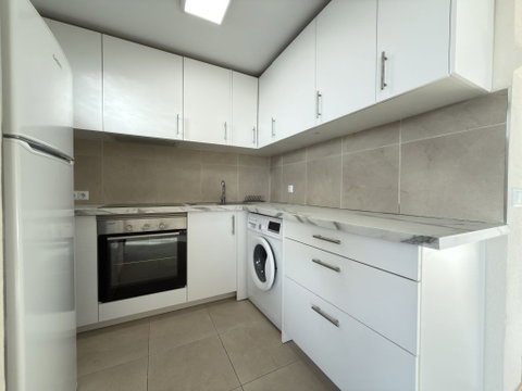 Middle Floor Apartment in Estepona, Costa del Sol – 2 beds – 289000 € - photo 28 of 36