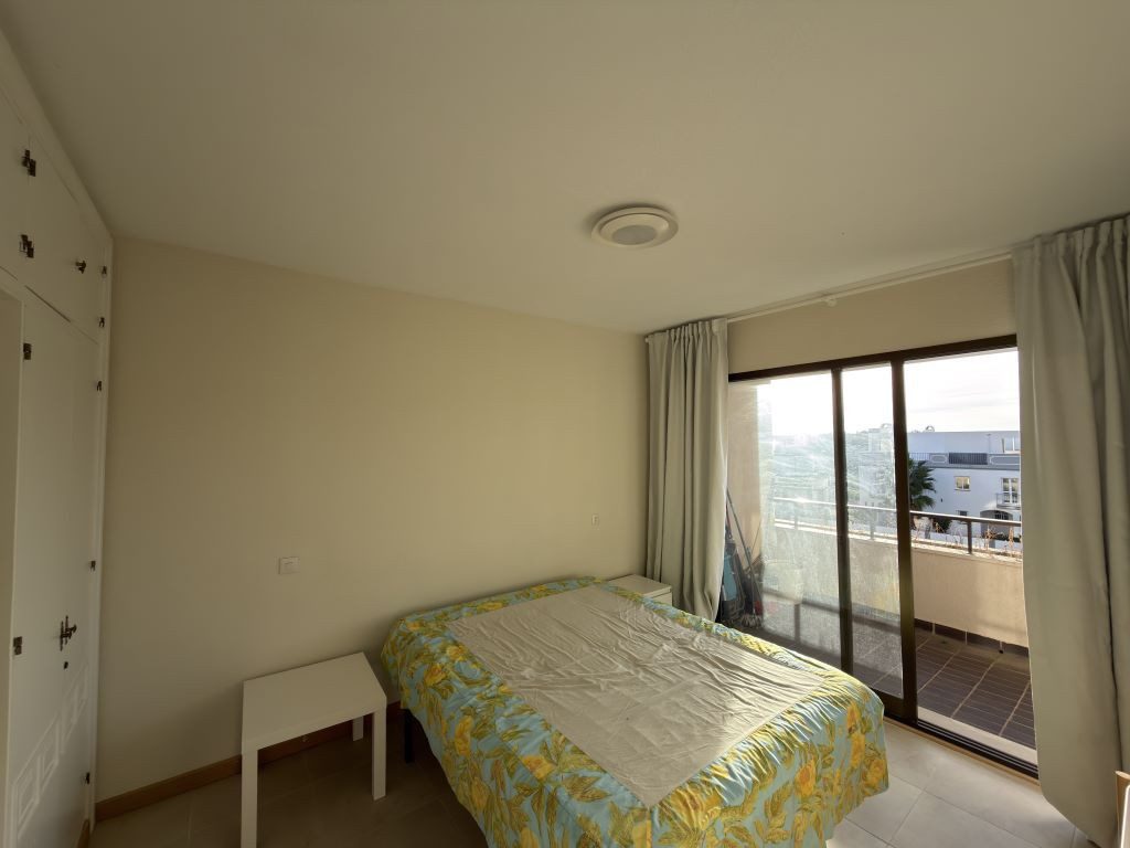 Middle Floor Apartment in Estepona, Costa del Sol – 2 beds – 289000 € - photo 30 of 36