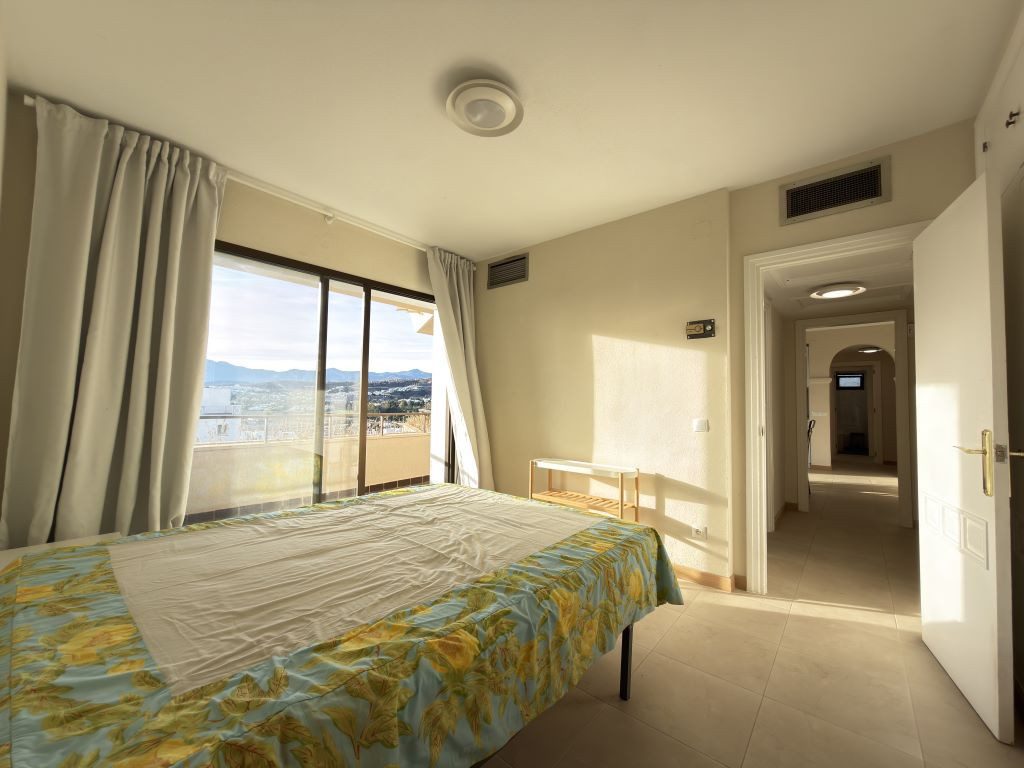 Middle Floor Apartment in Estepona, Costa del Sol – 2 beds – 289000 € - photo 32 of 36