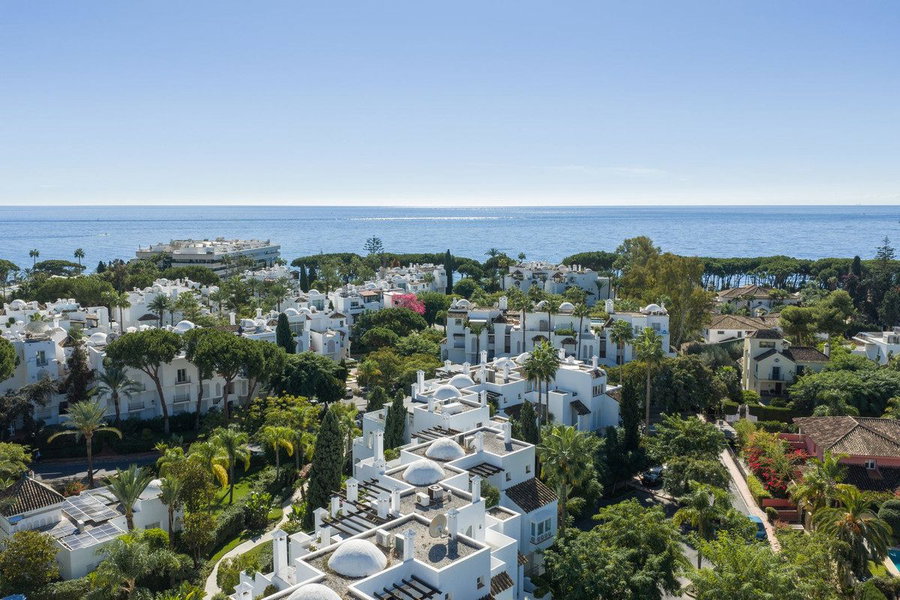 Middle Floor Apartment in Marbella, Costa del Sol – 3 beds – 1950000 € - photo 1 of 43