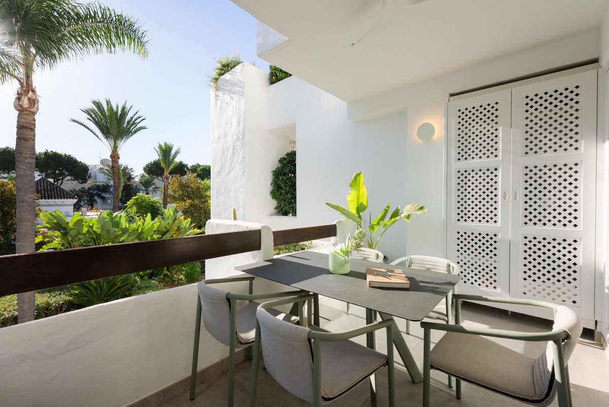 Middle Floor Apartment in Marbella, Costa del Sol – 3 beds – 1950000 € - photo 3 of 43