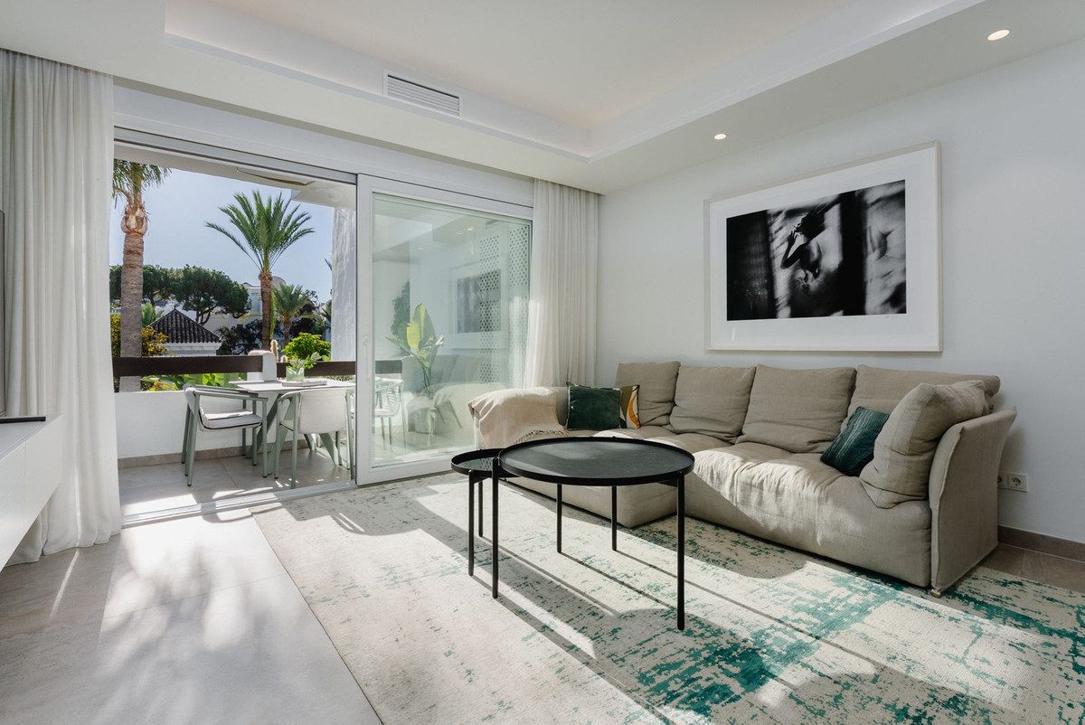 Middle Floor Apartment in Marbella, Costa del Sol – 3 beds – 1950000 € - photo 4 of 43