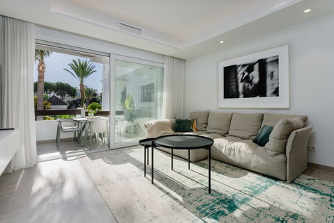 Middle Floor Apartment in Marbella, Costa del Sol – 3 beds – 1950000 € - photo 4 of 43