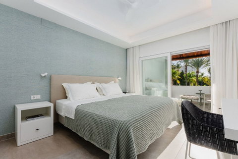 Middle Floor Apartment in Marbella, Costa del Sol – 3 beds – 1950000 € - photo 11 of 43