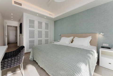 Middle Floor Apartment in Marbella, Costa del Sol – 3 beds – 1950000 € - photo 12 of 43
