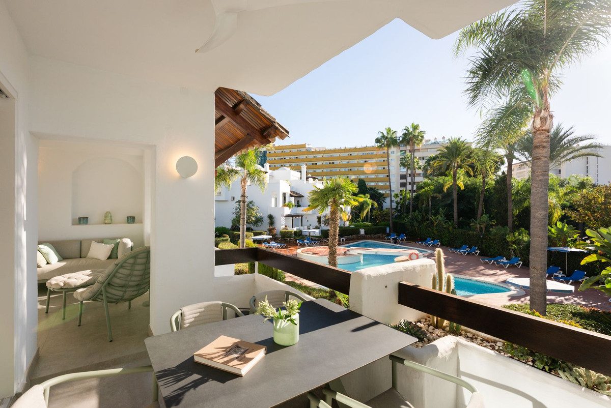 Middle Floor Apartment in Marbella, Costa del Sol – 3 beds – 1950000 € - photo 16 of 43