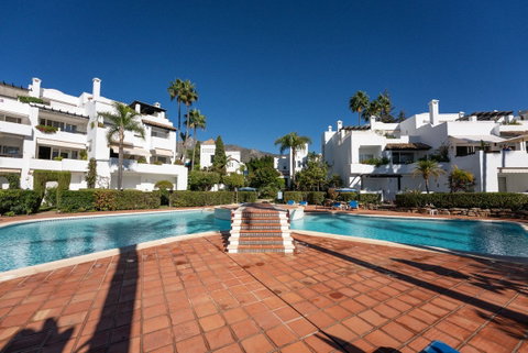 Middle Floor Apartment in Marbella, Costa del Sol – 3 beds – 1950000 € - photo 27 of 43