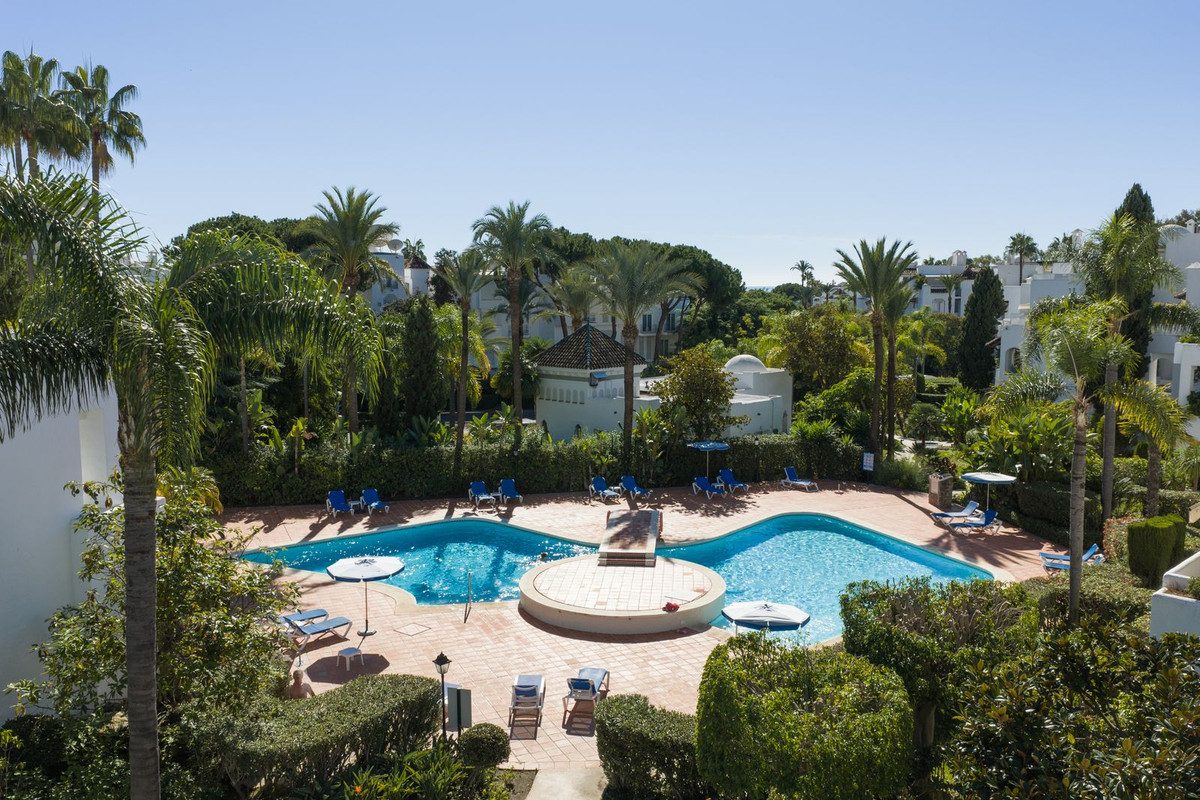 Middle Floor Apartment in Marbella, Costa del Sol – 3 beds – 1950000 € - photo 28 of 43