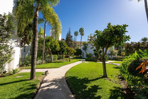 Middle Floor Apartment in Marbella, Costa del Sol – 3 beds – 1950000 € - photo 29 of 43