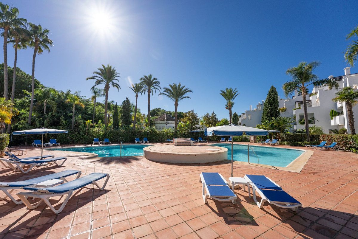 Middle Floor Apartment in Marbella, Costa del Sol – 3 beds – 1950000 € - photo 30 of 43