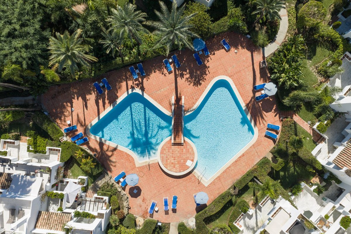 Middle Floor Apartment in Marbella, Costa del Sol – 3 beds – 1950000 € - photo 31 of 43