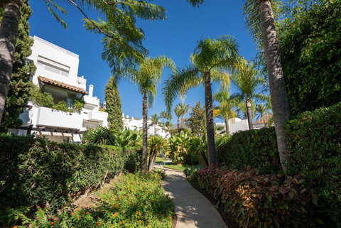 Middle Floor Apartment in Marbella, Costa del Sol – 3 beds – 1950000 € - photo 34 of 43