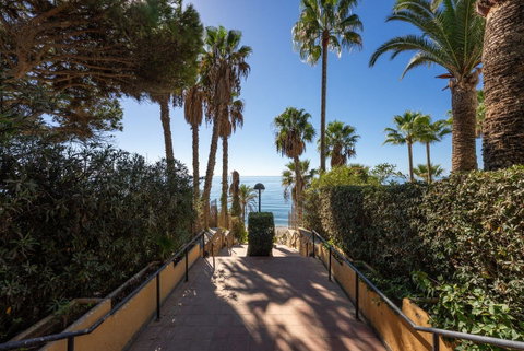 Middle Floor Apartment in Marbella, Costa del Sol – 3 beds – 1950000 € - photo 35 of 43