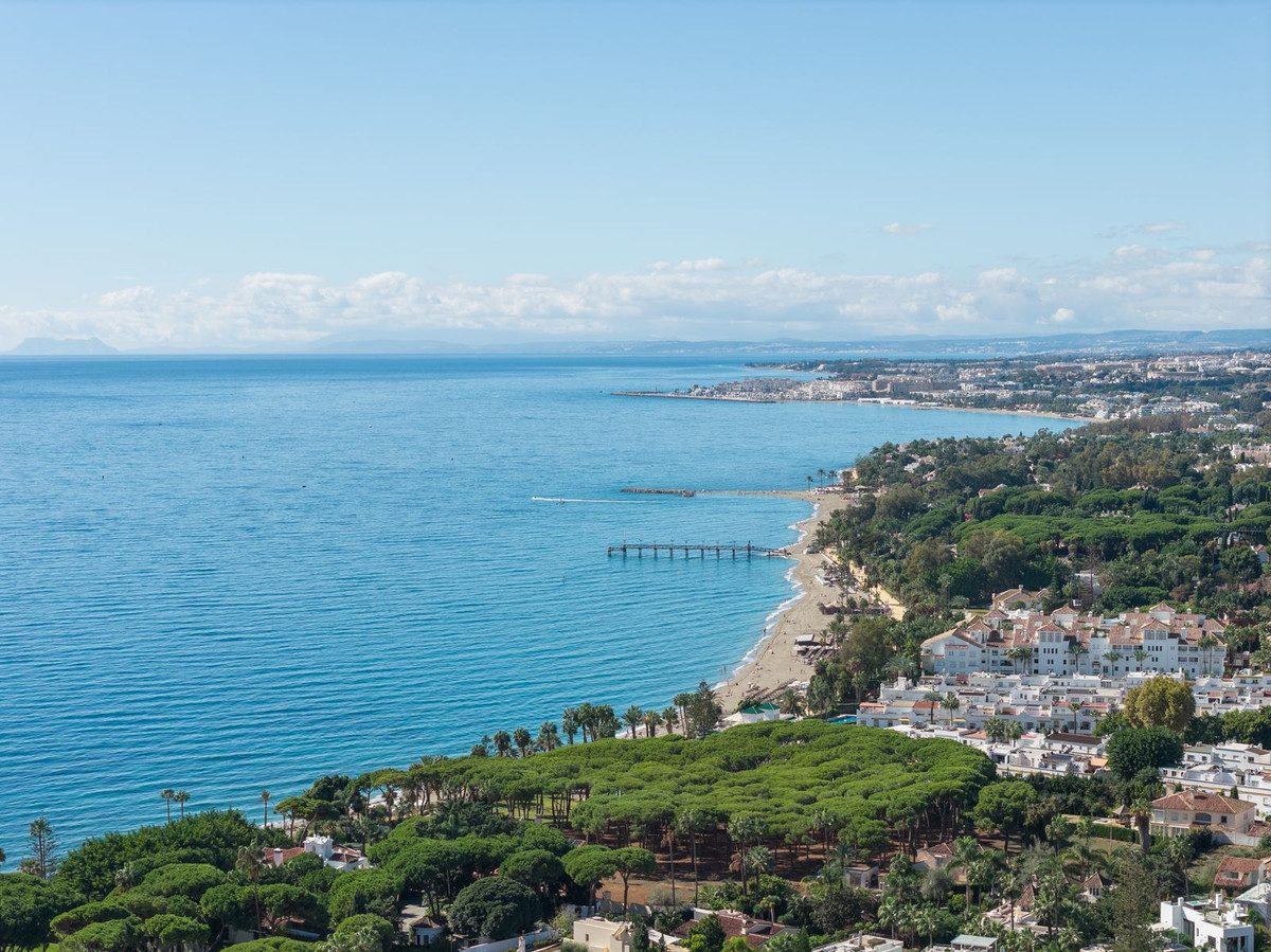 Middle Floor Apartment in Marbella, Costa del Sol – 3 beds – 1950000 € - photo 39 of 43