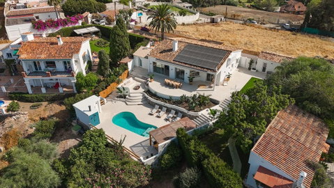 Detached Villa in Marbella, Costa del Sol – 4 beds – 1695000 € - photo 3 of 31