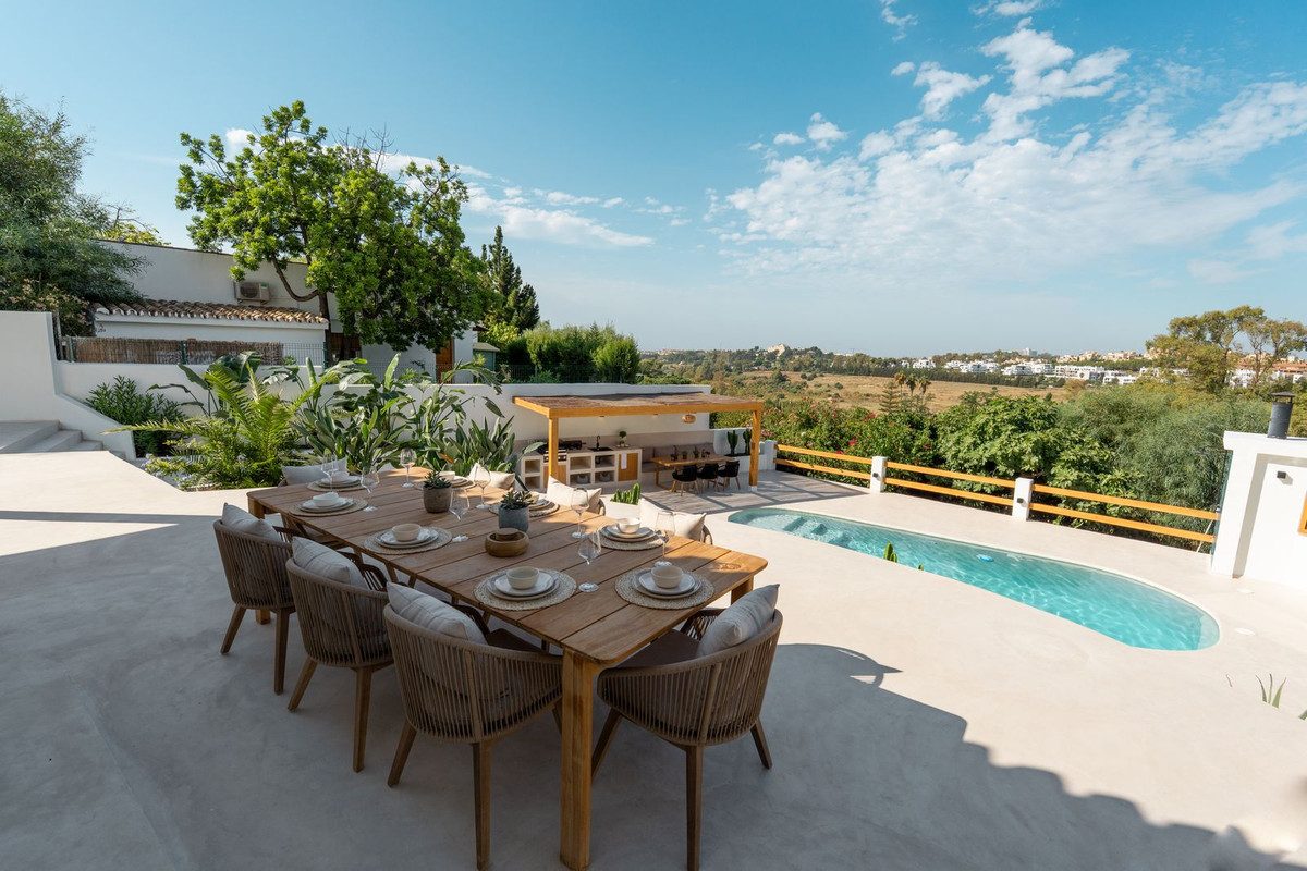 Detached Villa in Marbella, Costa del Sol – 4 beds – 1695000 € - photo 9 of 31