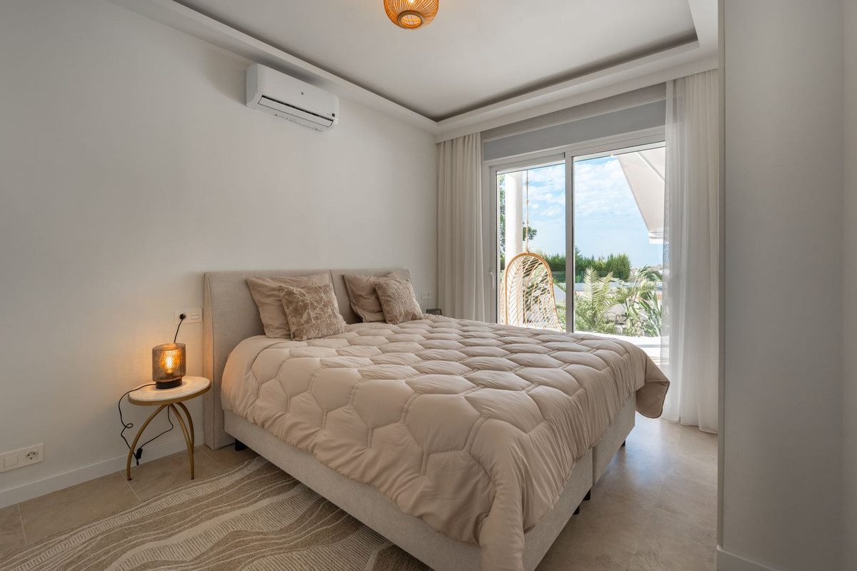 Detached Villa in Marbella, Costa del Sol – 4 beds – 1695000 € - photo 14 of 31