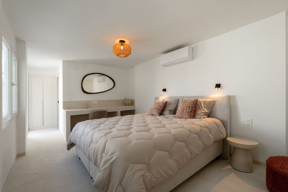 Detached Villa in Marbella, Costa del Sol – 4 beds – 1695000 € - photo 22 of 31
