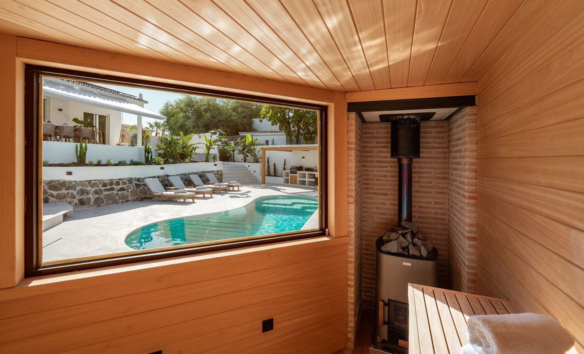 Detached Villa in Marbella, Costa del Sol – 4 beds – 1695000 € - photo 24 of 31