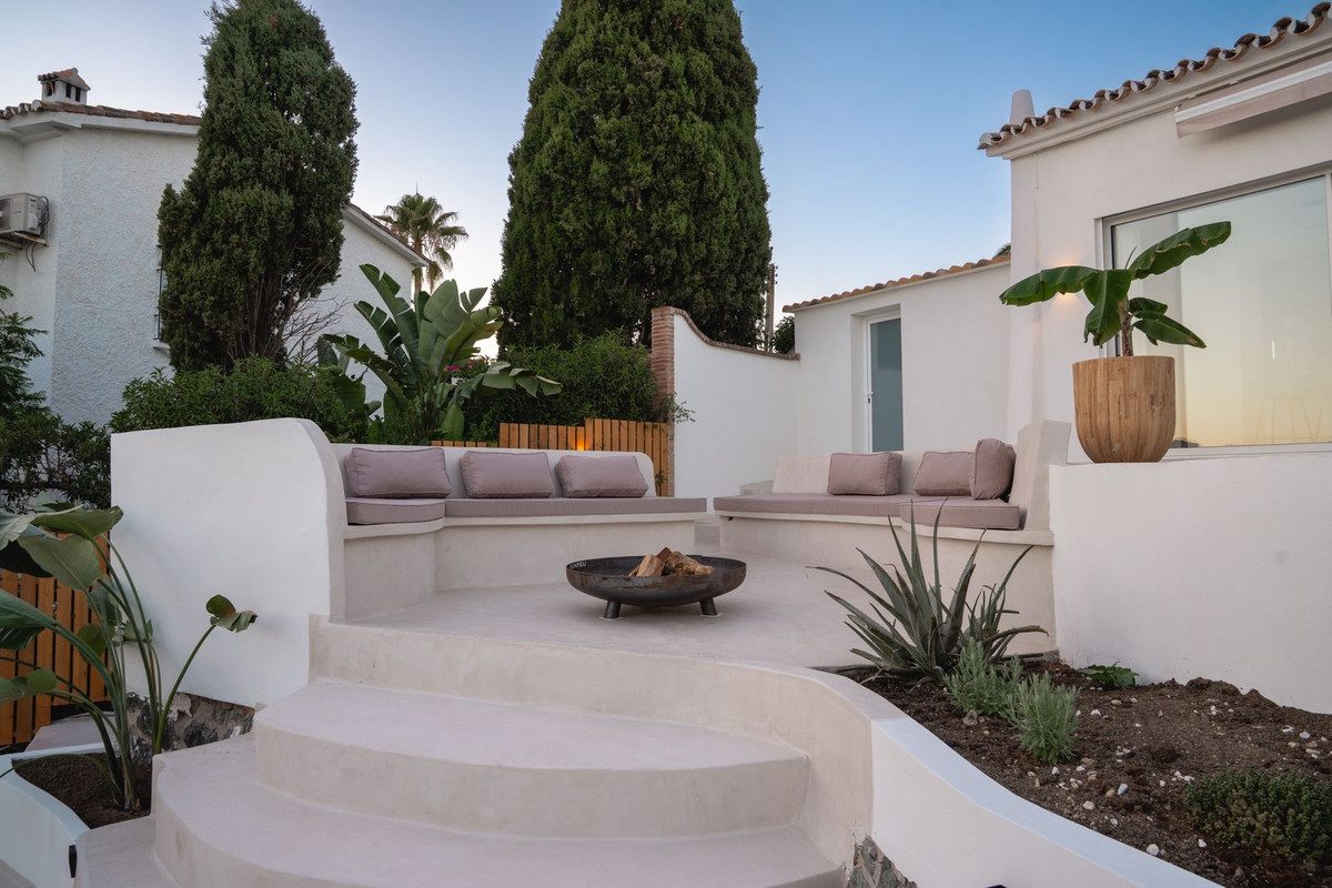 Detached Villa in Marbella, Costa del Sol – 4 beds – 1695000 € - photo 27 of 31