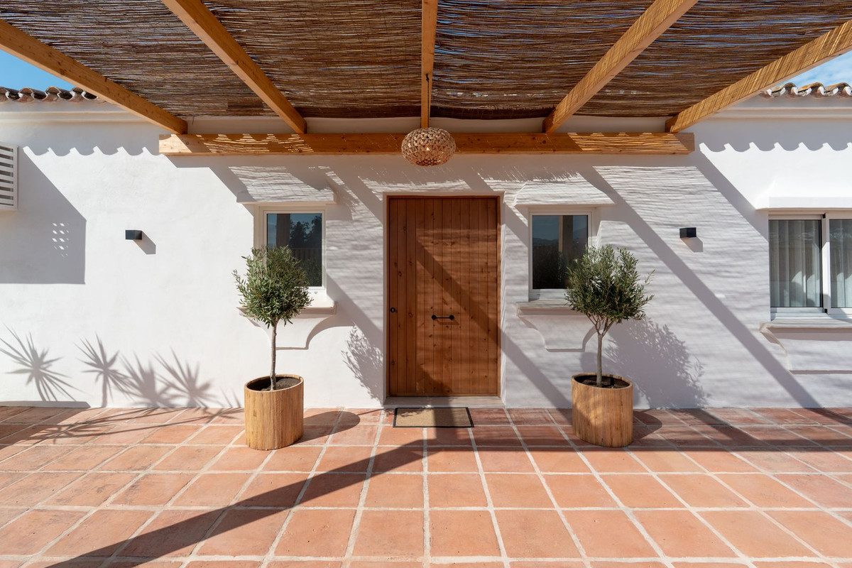 Detached Villa in Marbella, Costa del Sol – 4 beds – 1695000 € - photo 29 of 31