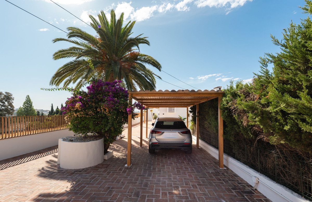 Detached Villa in Marbella, Costa del Sol – 4 beds – 1695000 € - photo 30 of 31