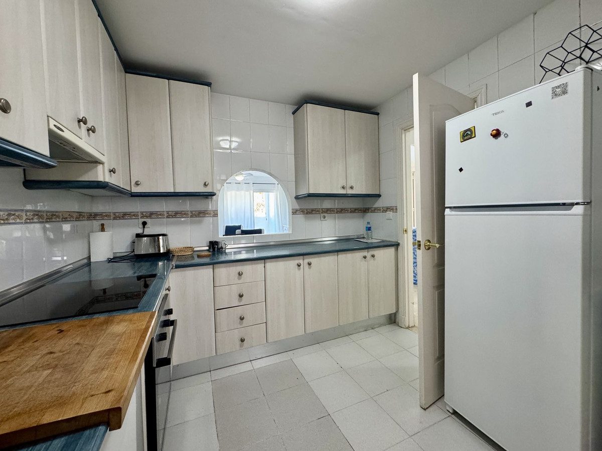 Middle Floor Apartment in Torremolinos, Costa del Sol – 2 beds – 285000 € - photo 4 of 19
