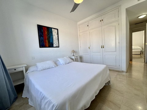 Middle Floor Apartment in Torremolinos, Costa del Sol – 2 beds – 285000 € - photo 8 of 19