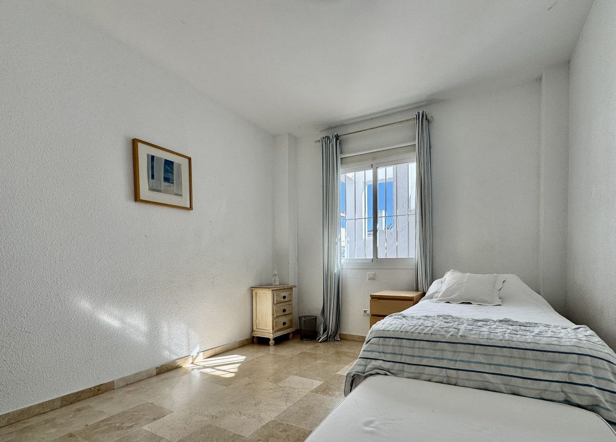 Middle Floor Apartment in Torremolinos, Costa del Sol – 2 beds – 285000 € - photo 11 of 19