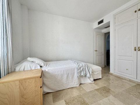 Middle Floor Apartment in Torremolinos, Costa del Sol – 2 beds – 285000 € - photo 12 of 19