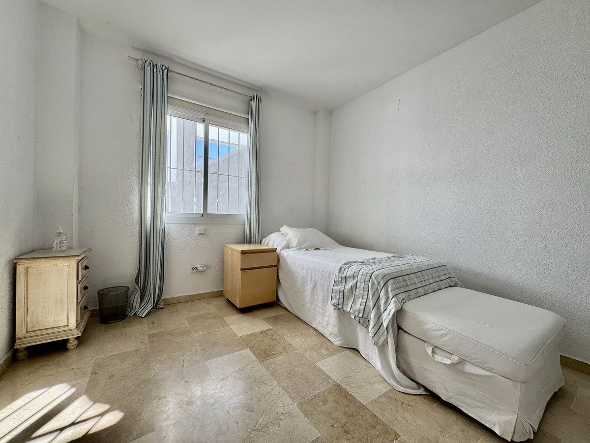 Middle Floor Apartment in Torremolinos, Costa del Sol – 2 beds – 285000 € - photo 13 of 19