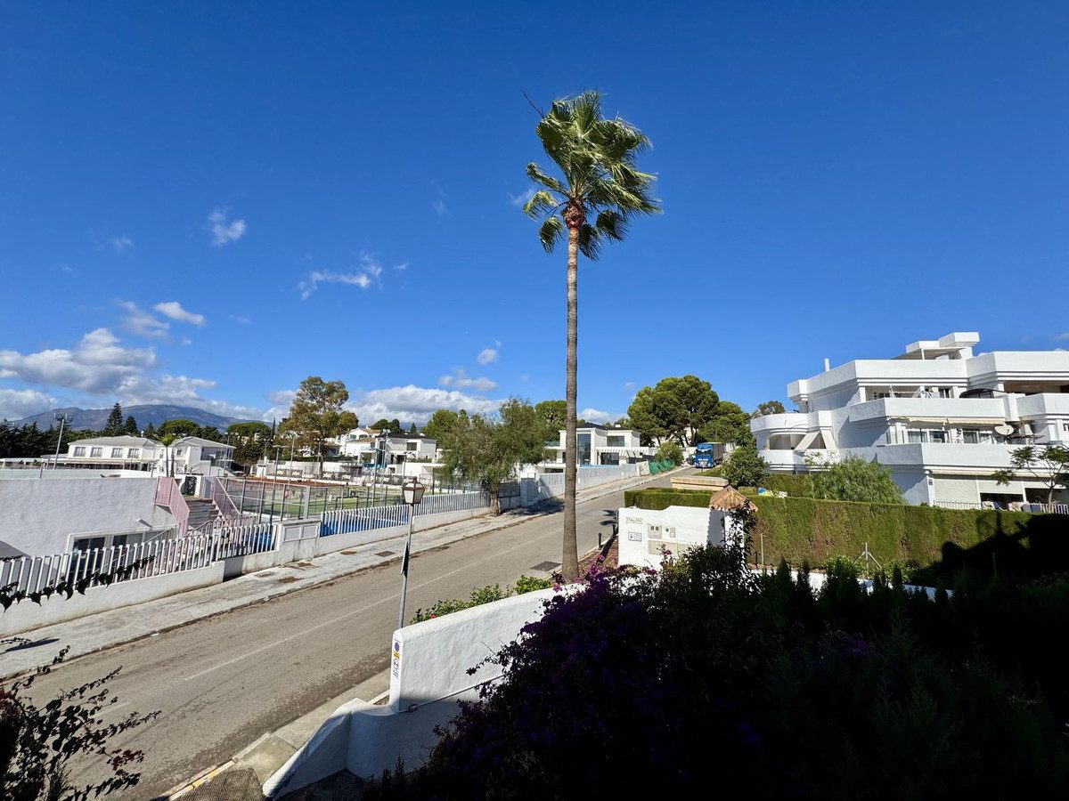 Middle Floor Apartment in Torremolinos, Costa del Sol – 2 beds – 285000 € - photo 18 of 19