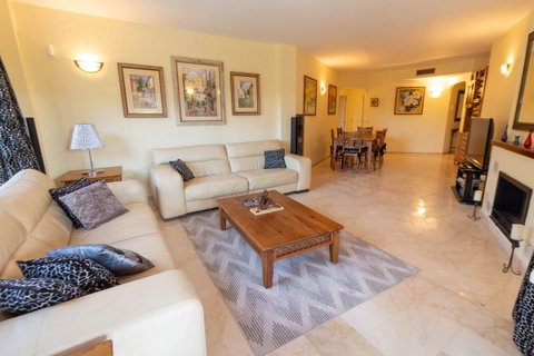 Ground Floor Apartment in Marbella, Costa del Sol – 3 beds – 675000 € - photo 9 of 30