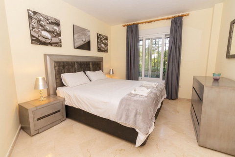 Ground Floor Apartment in Marbella, Costa del Sol – 3 beds – 675000 € - photo 14 of 30